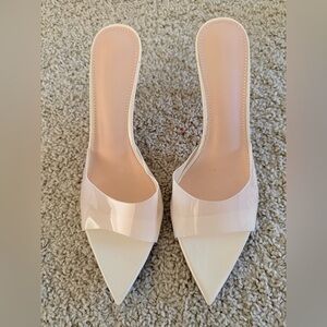 NWOT Elegant Cream Women's Slide Sandals